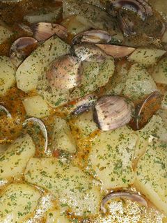 Una foto de Patatas con almejas