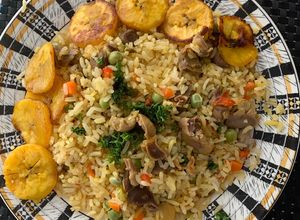 Una foto de Arroz con mollejas y corazones