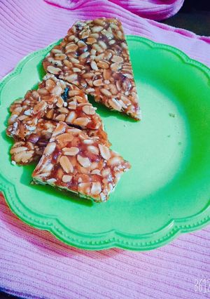 मूंगफली चिक्की (moongfali chikki reicpe in Hindi) रेसिपी मुख्य फोटो
