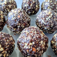 A picture of Easy Snack Balls.