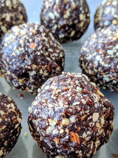 A picture of Easy Snack Balls.