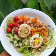 A picture of Salad sayuran saus salad dressing wijen sangrai.