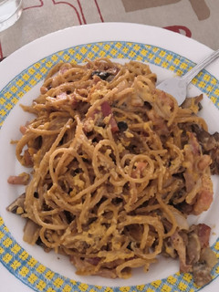Una foto de Espaguetis a la carbonara "A mi manera"