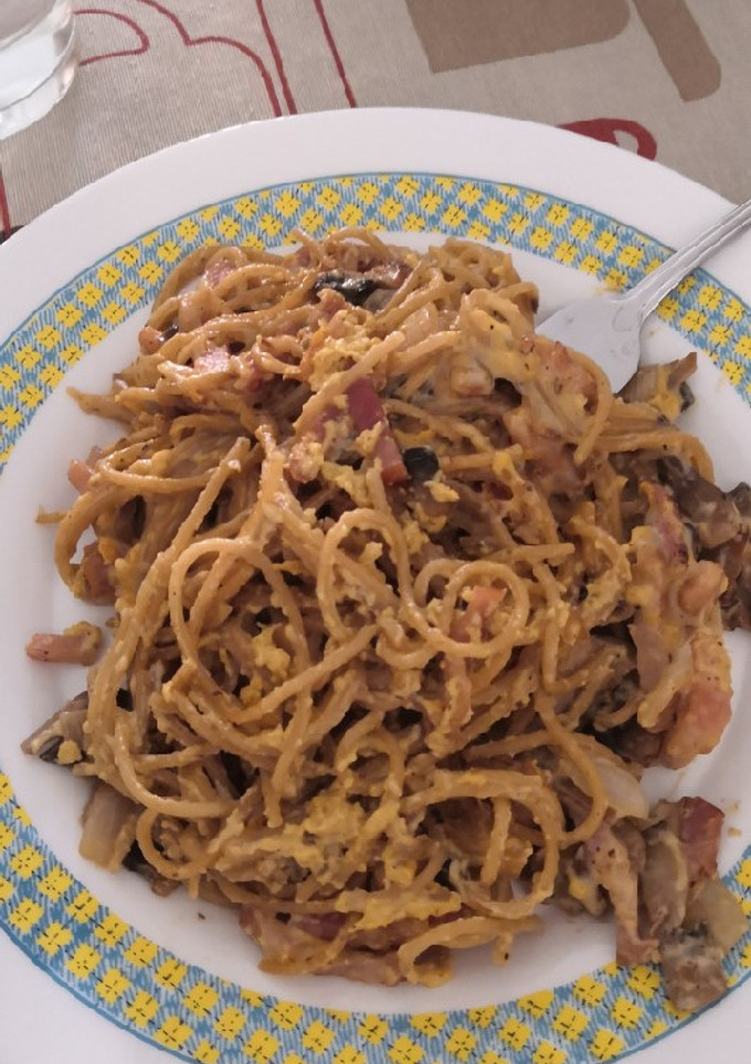 Una foto de Espaguetis a la carbonara "A mi manera"