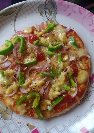 A picture of Rava pizza.