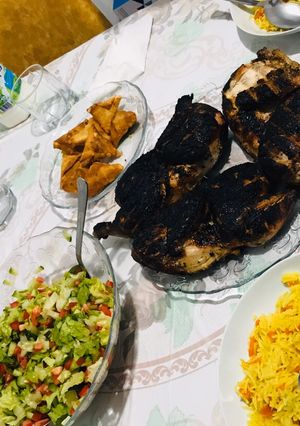صورة لوصفة دجاج مشوي على الفحم 🍗🔥 مع ارز بالجزر 🤤🥕