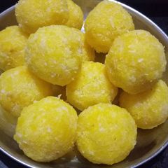 A picture of Nariyal Ladoos.