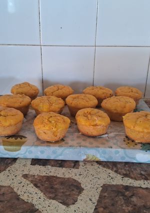Una foto de Muffins salado de zucchini y zahorias con cebolla