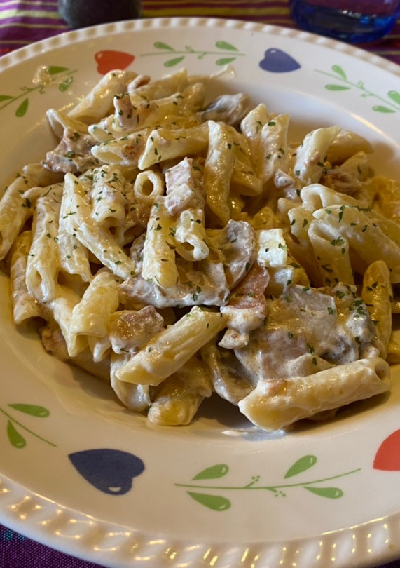 Una foto de Macarrones a la carbonara