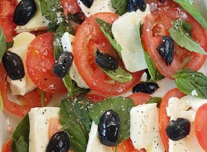 Una foto de Ensalada Caprese 🍅