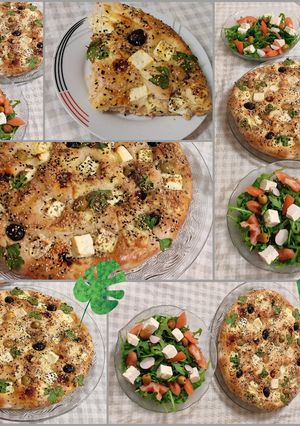 صورة لوصفة خبز الجبن🧀 والزيتون مع سلطة جرجير🥗