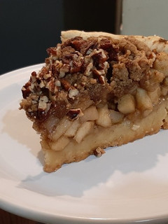 Una foto de Tarta de manzana con pera y nuez