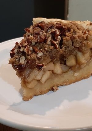 Una foto de Tarta de manzana con pera y nuez