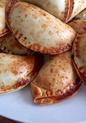 Foto principal de Empanadillas de espinacas, piñones y pasas
