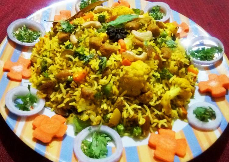 Veg soya chunk biryani