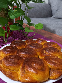 عکسی از دستور نان رول دارچینی