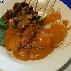 A picture of Sate lokan.