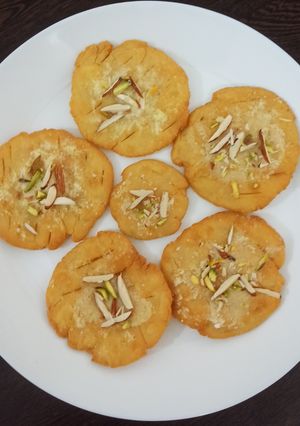 मीठी मठरी रेसिपी मुख्य फोटो