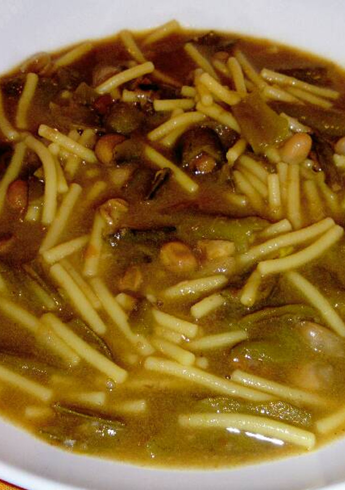 Una foto de Potaje de habas con fideos...(muy tradicional)