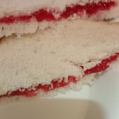 A picture of Bread jam.