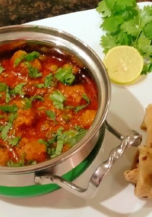 સોયા મટર મસાલા કરી (SOYA MUTTER MASALA curry recipe in Gujarati) રેસીપી મુખ્ય ફોટો