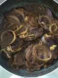 Bistec de res encebollado