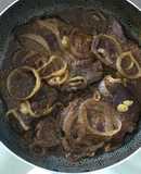 Bistec de res encebollado