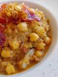 Col refrita con garbanzos y butifarra de perol