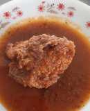 Pollo frito en salsa roja