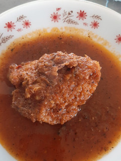 Una foto de Pollo frito en salsa roja