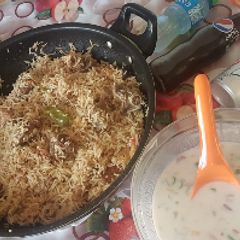 A picture of Beef yakhni pulao.