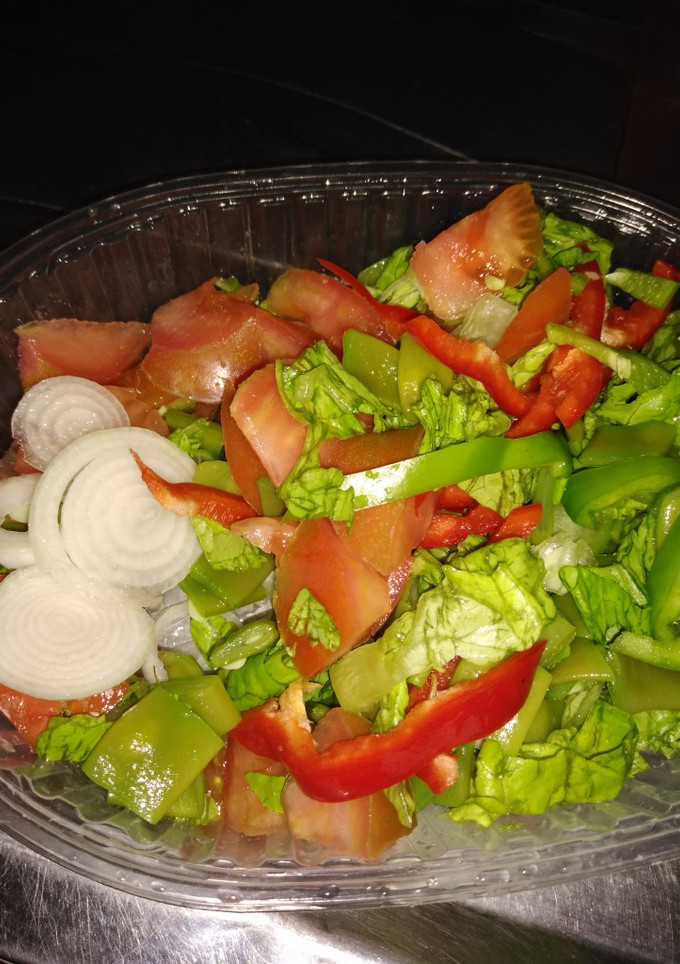 Una foto de Ensalada fresca individual.