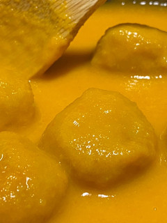Una foto de Albóndigas con salsa de zanahoria