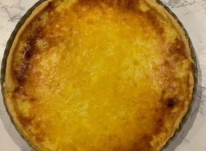Una foto de Quiche de Cebolla Caramelizada con crema!!!