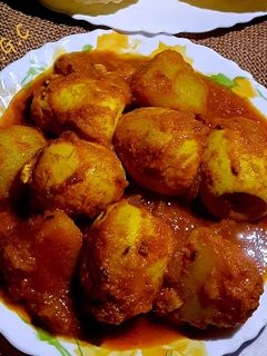 ডিম কষা (Dim kosha recipe in bengali) রেসিপির প্রধান ছবি