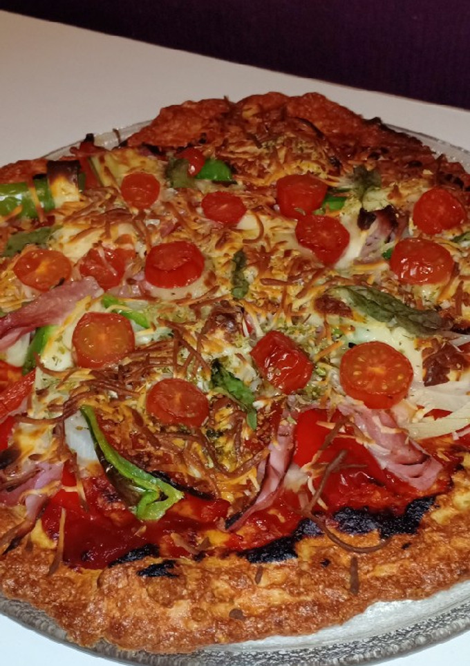Una foto de Pizza con base de pollo🇮🇹Keto/Sin Gluten/Low carb