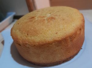Una foto de Bizcocho/Ponqué de Vainilla súper esponjoso y húmedo