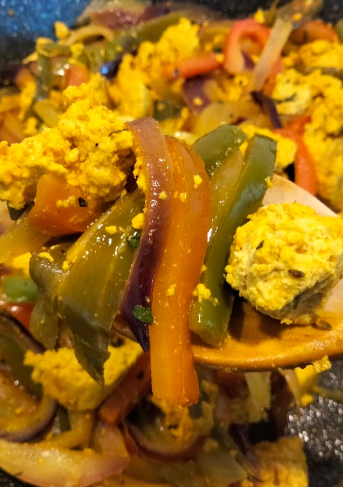 Una foto de Tofu aromatizado con verduras