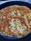 Pizza básica con salsa y mantecoso