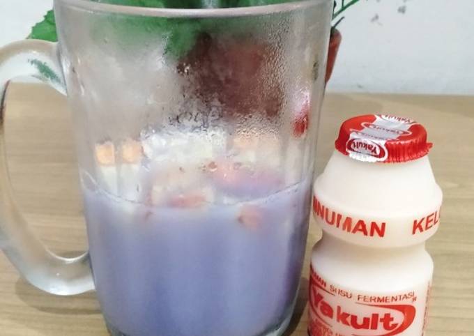 Cara Gampang Membuat Es apel yakult bunga telang yang Menggugah Selera