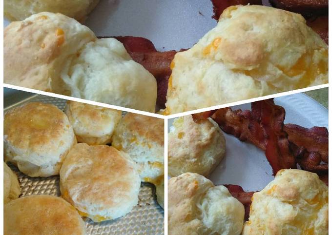 Bigmama's Cream Cheese and Cheddar Biscuits