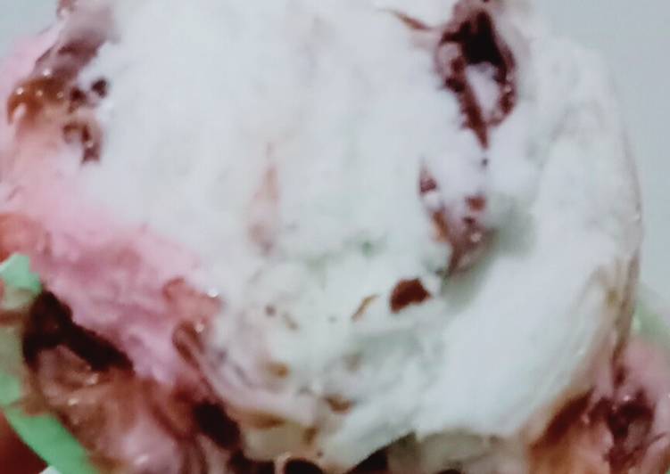 makanan Es krim lembut yang mengenyangkan
