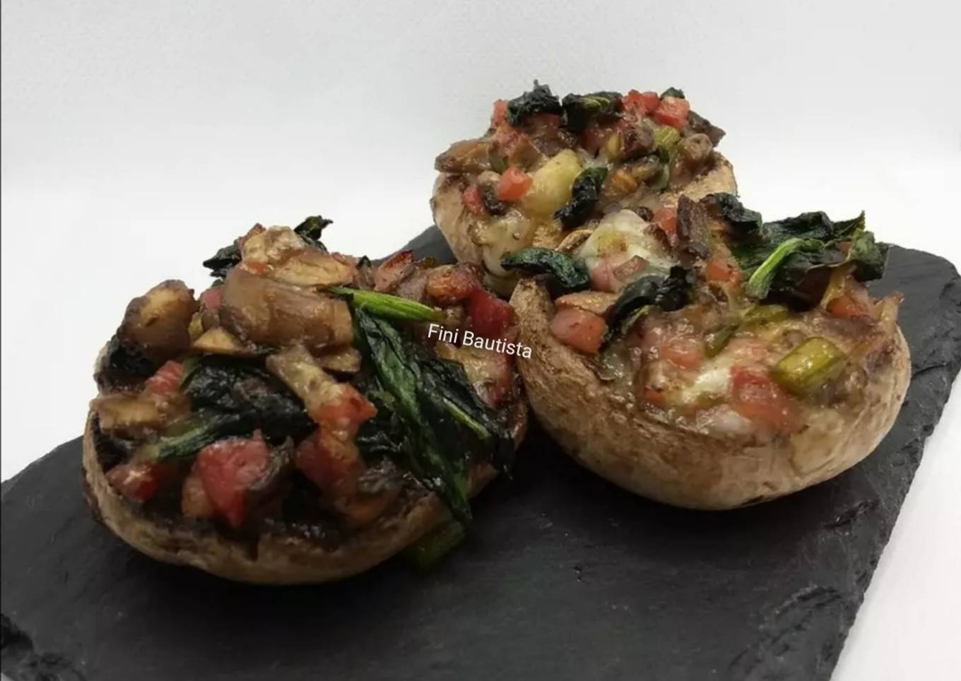 Champiñones rellenos de espinacas jamón y ajos tiernos