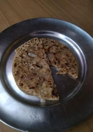 प्याज का पराठा (Pyaz ka paratha recipe in hindi) रेसिपी मुख्य फोटो
