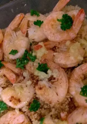 Une photo de Crevettes au quinoa et beurre à l'ail