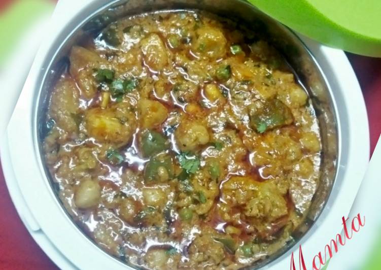 Recipe of Homemade Mix veg curry(Restaurant style)