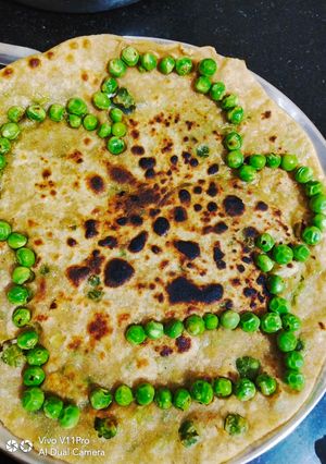 A picture of Matar paratha.