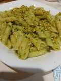 Penne con crema di zucchine e granella di pistacchi