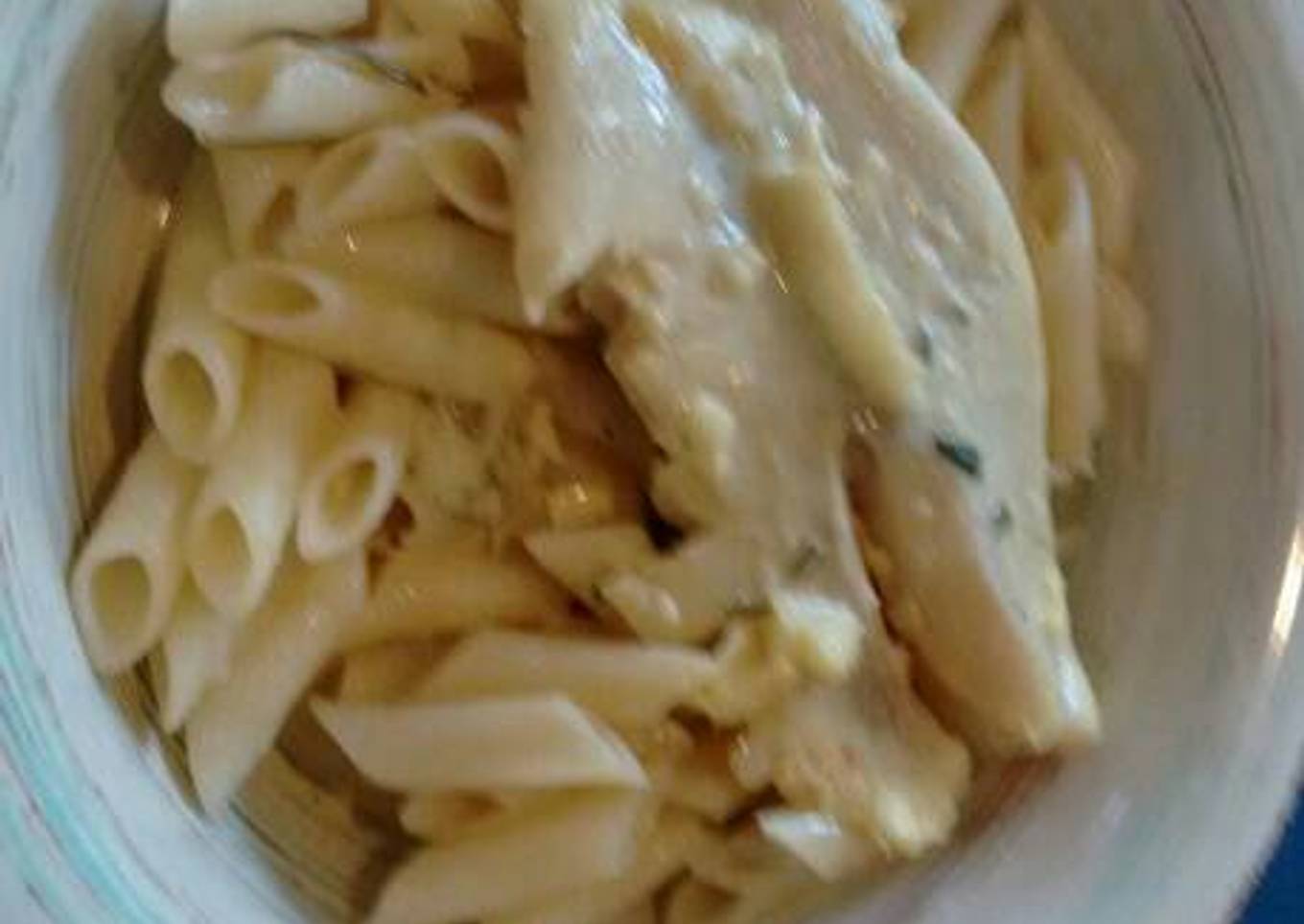 Filete de pescado en salsa de mostaza y romero fresco