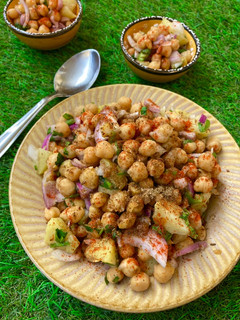 छोले आलू चाट (chole aloo chaat recipe in Hindi) रेसिपी मुख्य फोटो